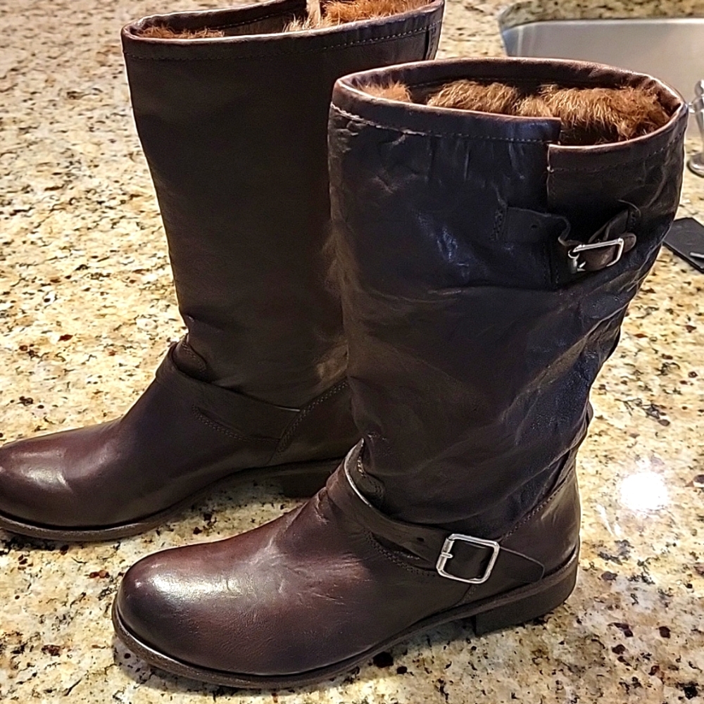 Latitude Femme Leather Boots. New never worn. Size 38 Made in Italy. Fur lined.